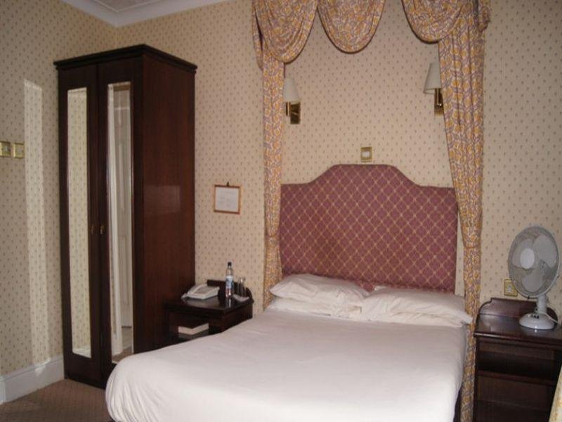 Фото The Castle Hotel Tamworth