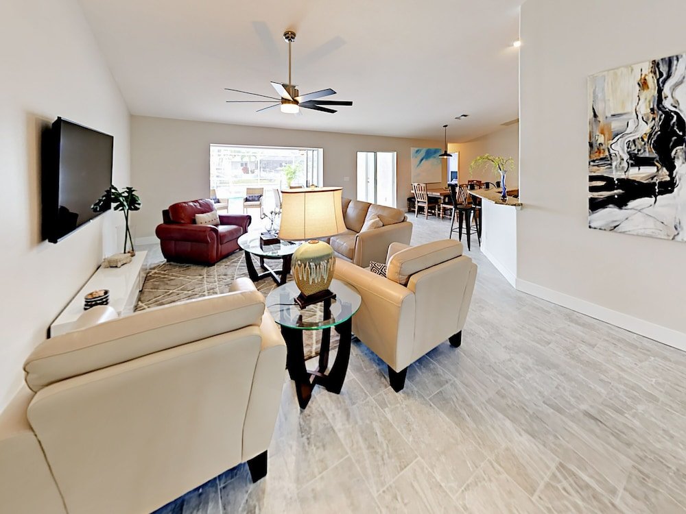 Фото Chic Canalfront - 4 Br Home