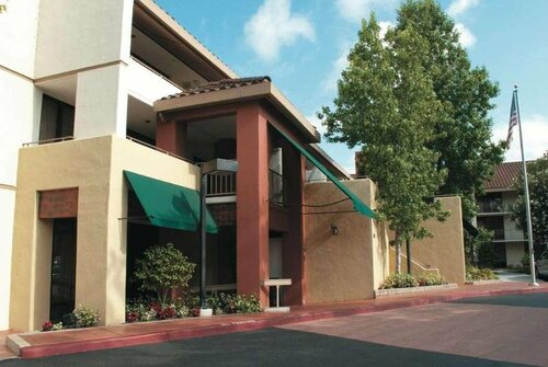 Гостиница La Quinta Inn & Suites by Wyndham Thousand Oaks-Newbury Park