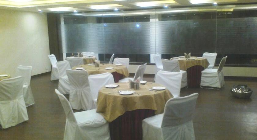 Фото L N Marriott Hotel