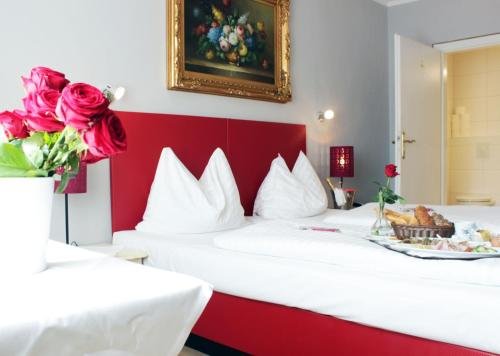 Фото Stadthotel Restaurant Auerhahn