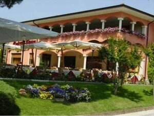 Гостиница Hotel Maximilian в Бардолине