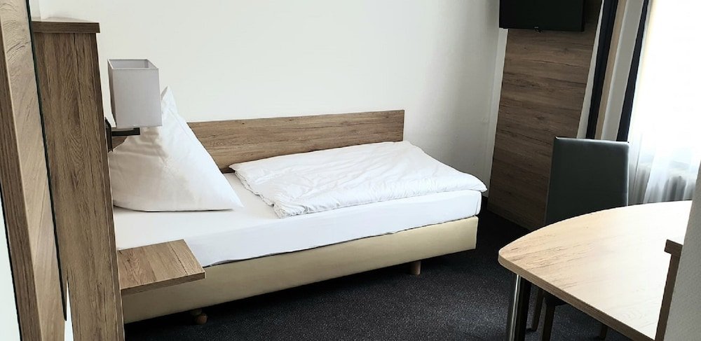 Фото Lilton Hotel Zuffenhausen