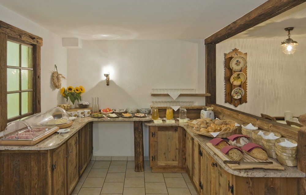 Hotel Annex Antika, Valais, photo