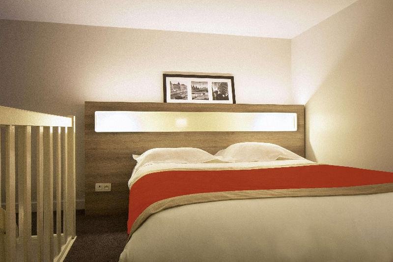 Фото Hotel Kyriad Paris Est - Bois De Vincennes