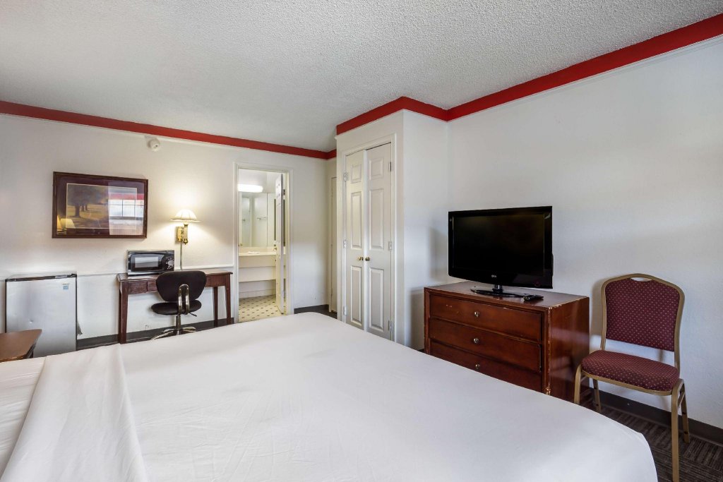 Фото Americas Best Value Inn Denver