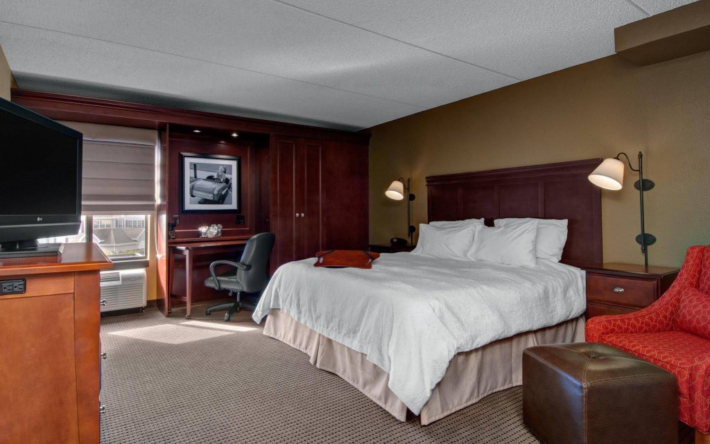 Фото Hampton Inn Appleton Fox River Mall Area