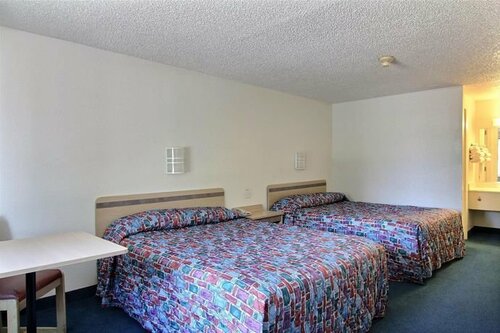 Гостиница Rodeway Inn Near Hall of Fame в Норт Кантон