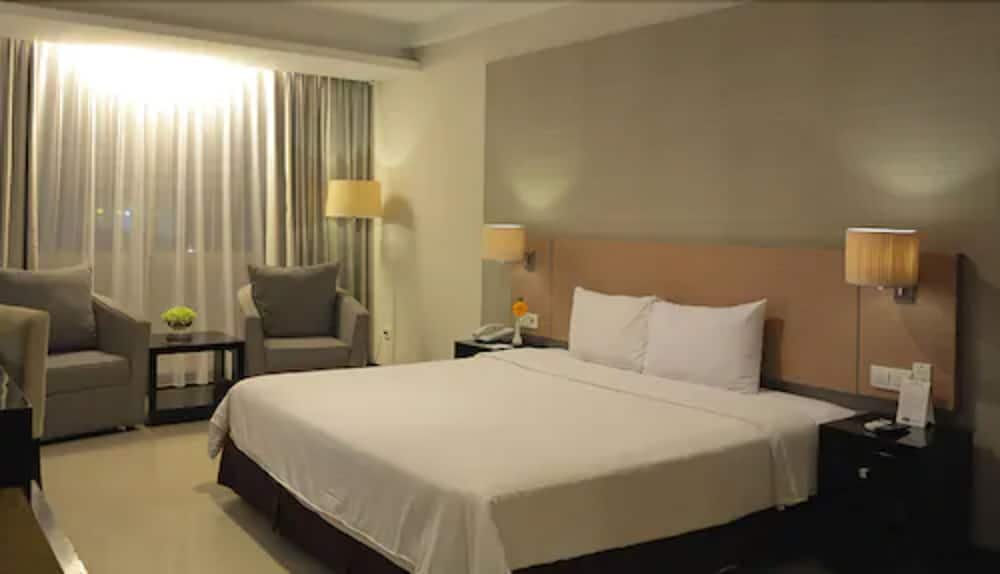 Фото Grage Hotel Cirebon