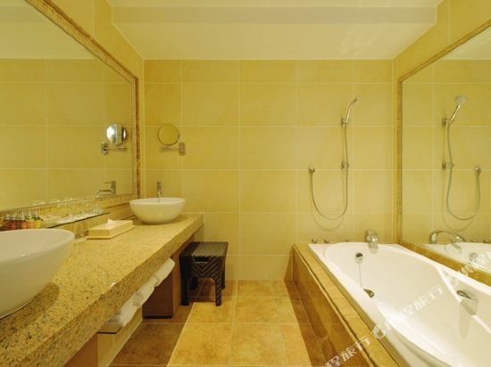 Фото Okinawa Kariyushi Resort Exes Onna