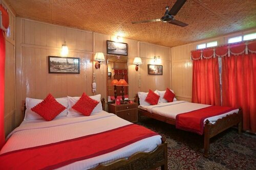 Внешний вид отеля Ritz HouseBoat Srinagar в Сринагаре, фото 2