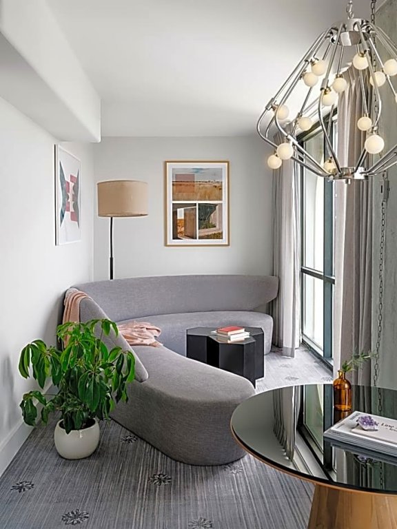 Фото The Line Austin