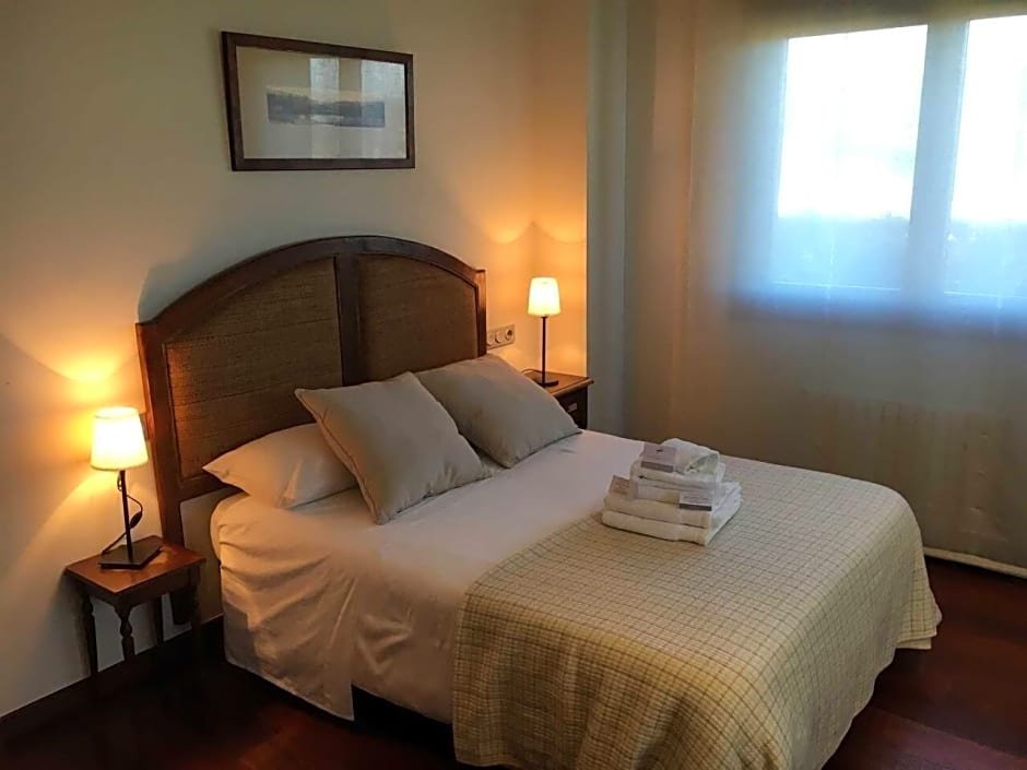 Фото Hotel Reina Adosinda
