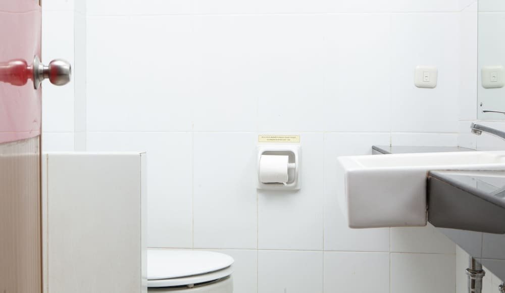 Фото RedDoorz Near Trans Studio Mall 3