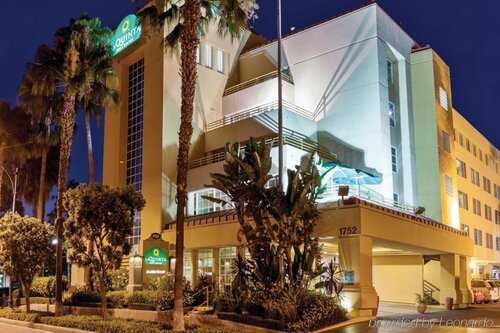 Гостиница La Quinta Inn & Suites by Wyndham Anaheim в Гарден Грове