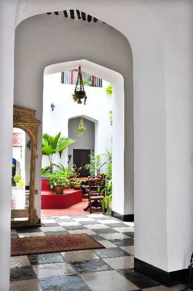 Фото Dhow Palace Hotel