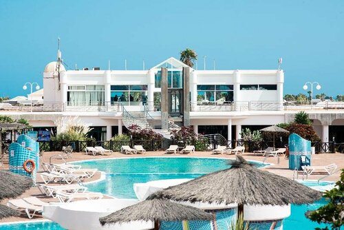 Внешний вид отеля Hl Club Playa Blanca Hotel в Яйсе, фото 1
