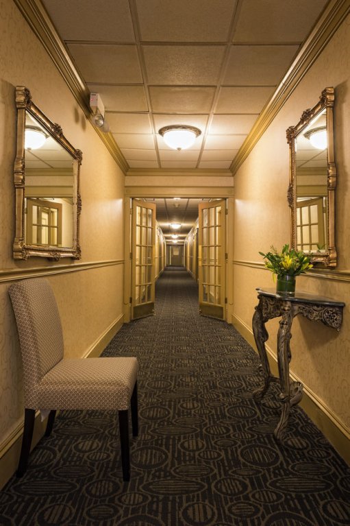 Фото The Willows Hotel