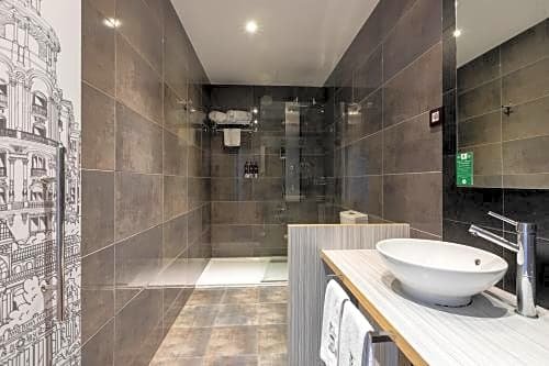 Фото Petit Palace Santa Bárbara