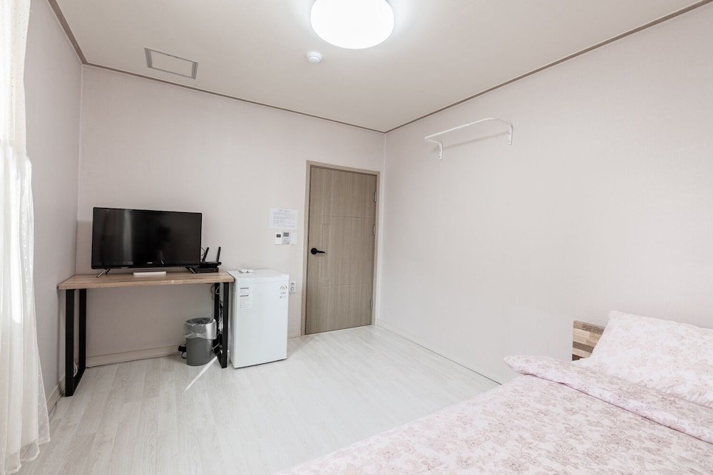 Фото Gongju Einhaus Guesthouse 2