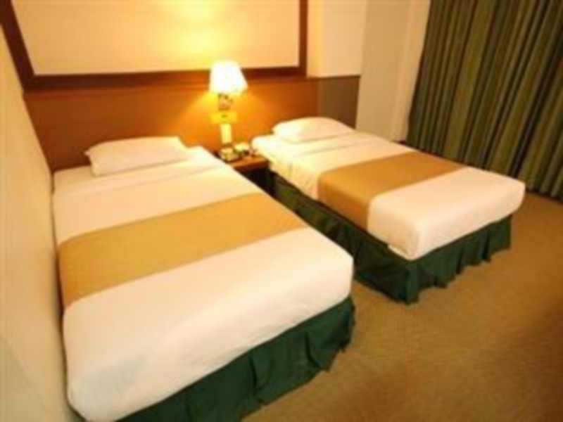 Фото Chainat Thani Hotel