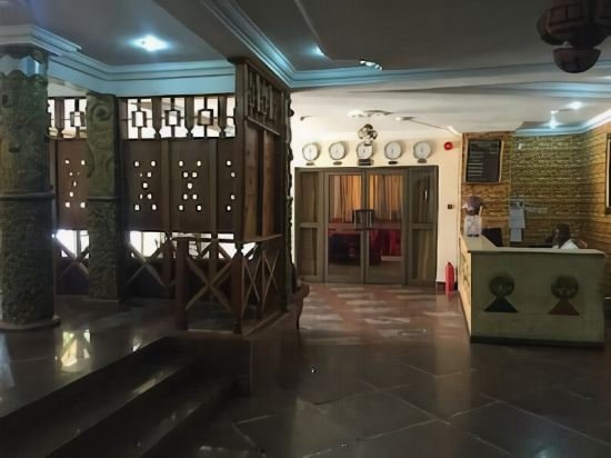 Фото Ampomaah Hotel