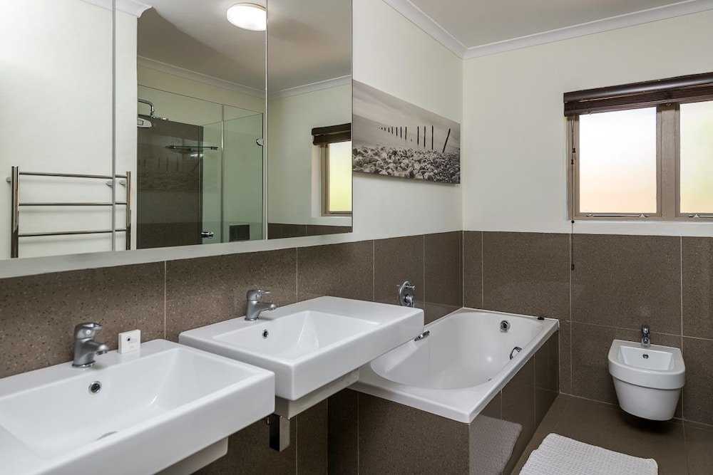 Фото San Lameer Villa Rentals 10430