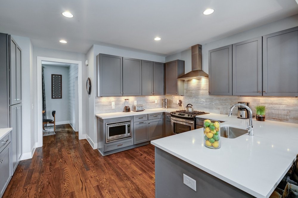 Фото Skyline View - High-End Home, 2 Vibrant Districts by RedAwning