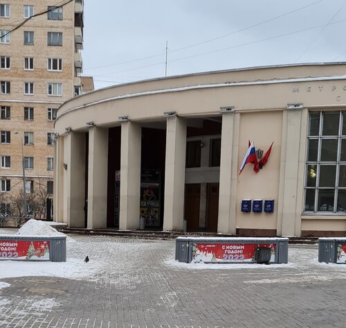 Порно видеода ер адамдар қыздардың кеудесін тартып алады