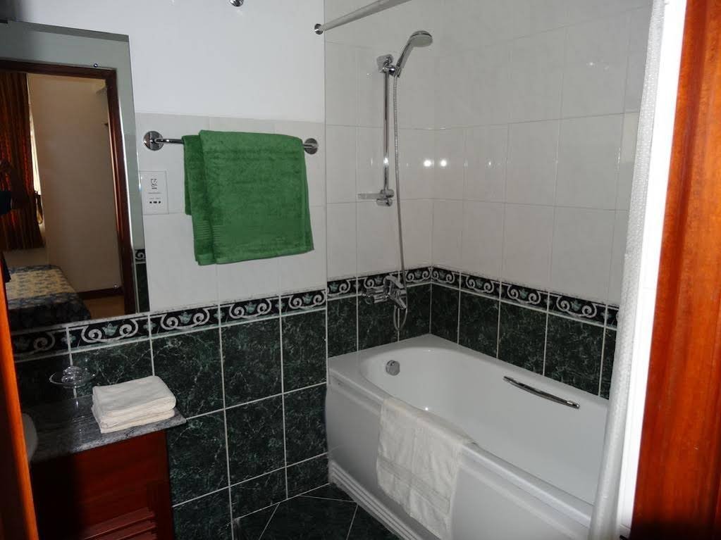 Фото Hedges Court Residencies Colombo City