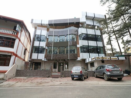 Oyo 11877 Royal Residency