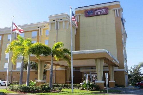 Гостиница Comfort Suites Orlando Airport в Орландо