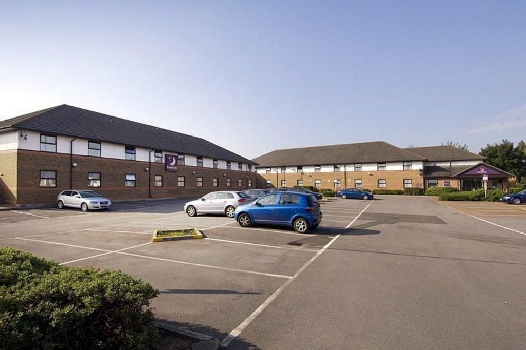 Фото Premier Inn Cardiff City South hotel