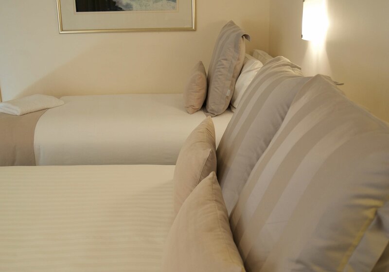 Гостиница SureStay Hotel by Best Western The Clarence on Melville
