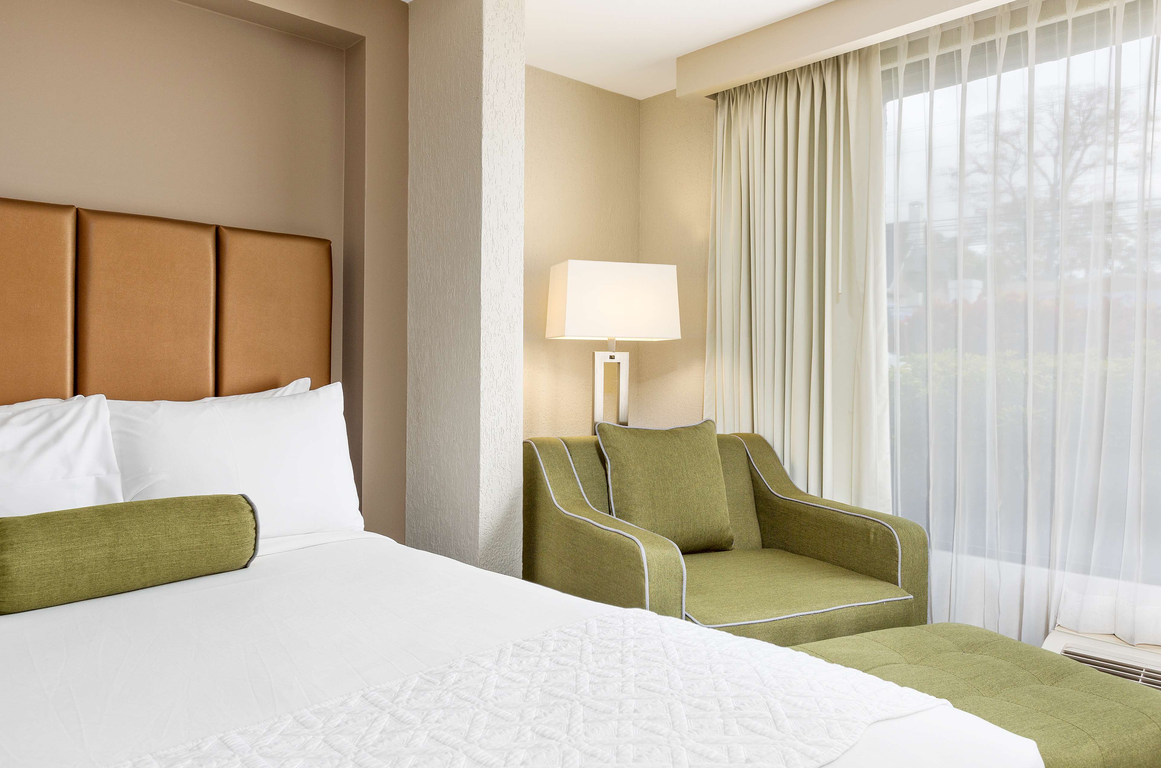 Фото Irazu Hotel & Studios