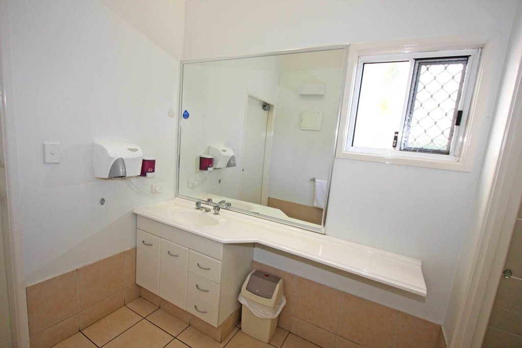 Фото Kirra Beach Tourist Park