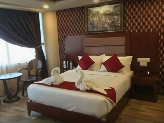 Фото Hyders Park - The Business Hotel