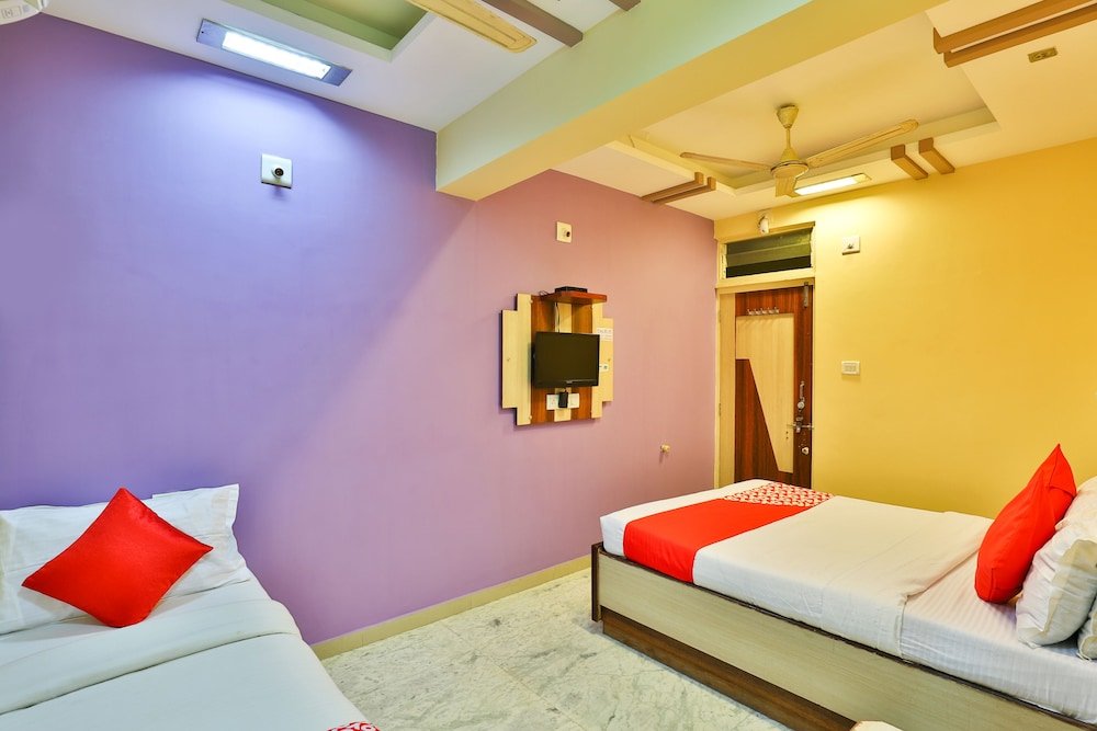 Фото Oyo Rooms Swastik Char Rasta CG Road