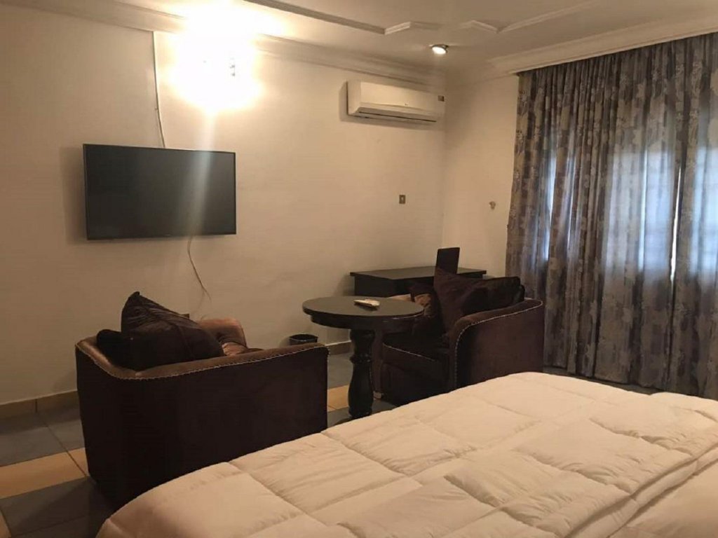 Фото Diplomatic Suites