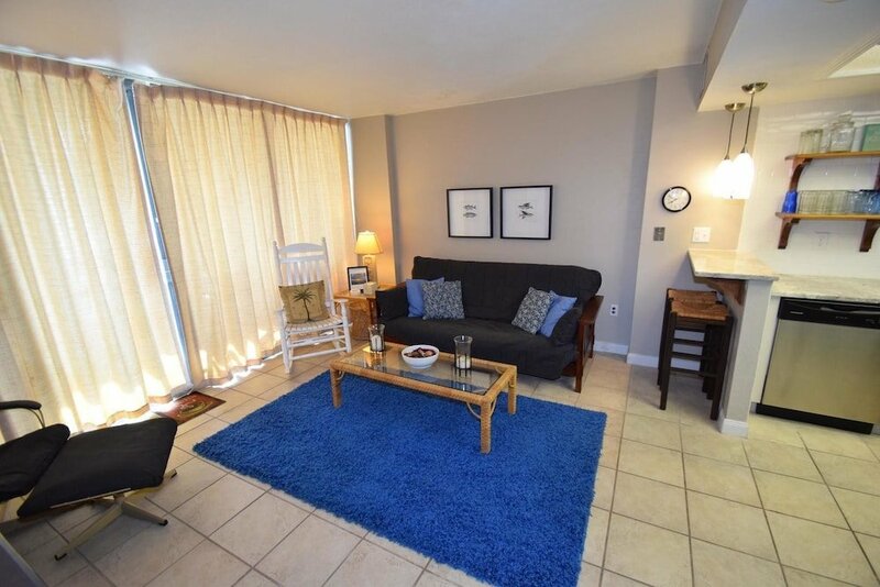 Гостиница English Towers 506 2 Br condo by RedAwning