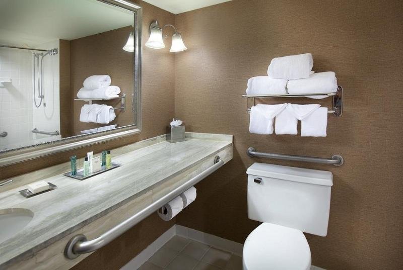 Фото Hilton Atlanta Northeast