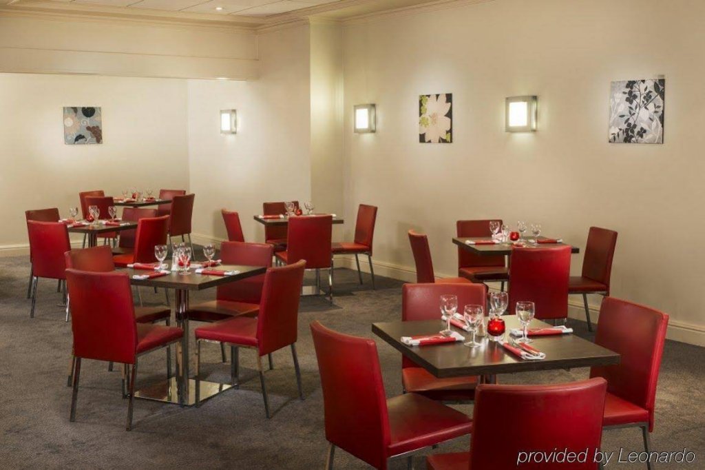 Фото Mercure Cardiff North Hotel