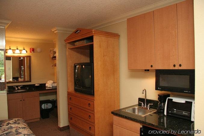 Фото Days Inn by Wyndham Kissimmee West