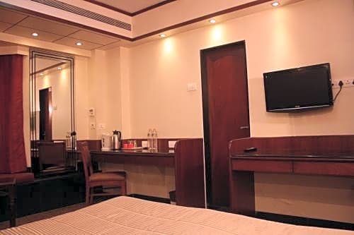 Фото Hotel Karl Residency