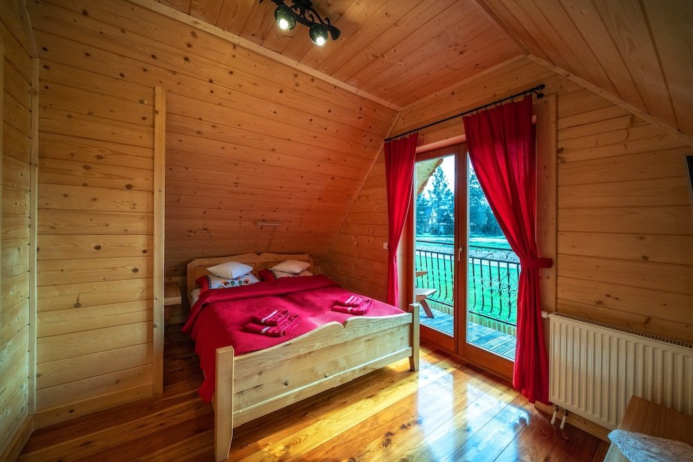 Фото Domki Ze Hej z kominkiem lub sauną