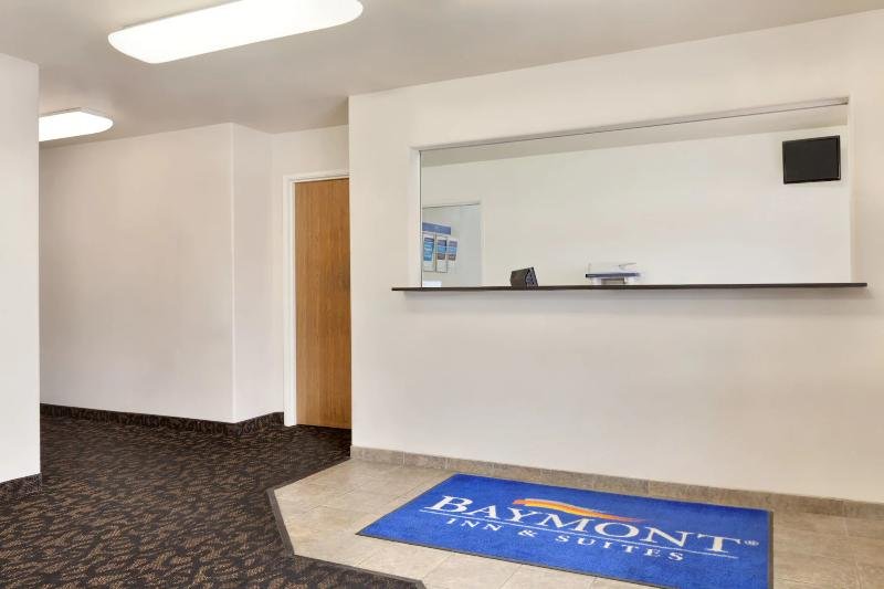 Фото Travelodge by Wyndham Yermo