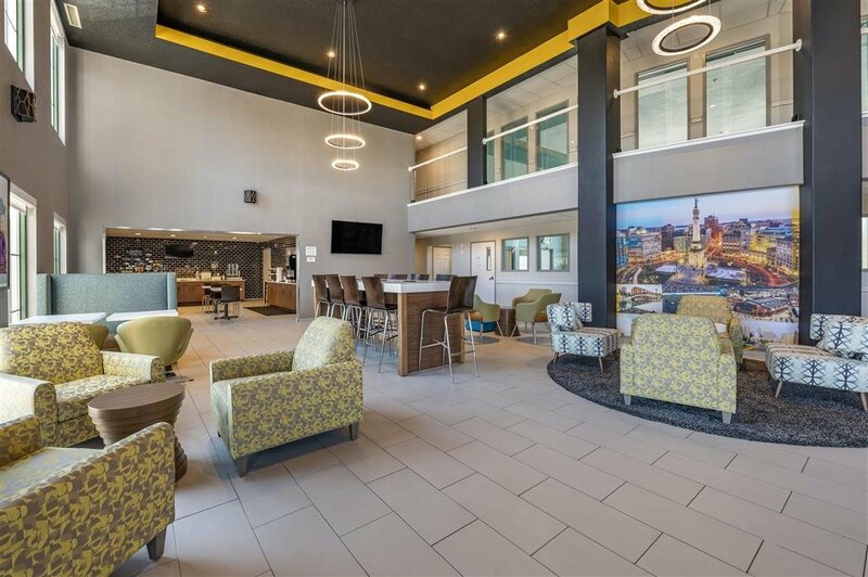 Гостиница Clarion Pointe Indianapolis Airport