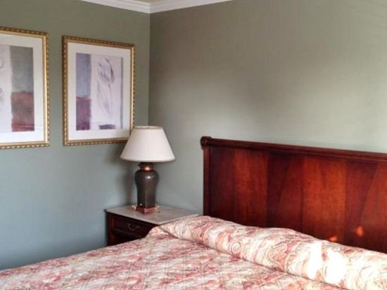 Фото Executive Inn Hotel