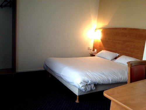 Гостиница Hôtel Mister Bed Bourgoin-Jallieu в Ла-Туре-дю-Пене