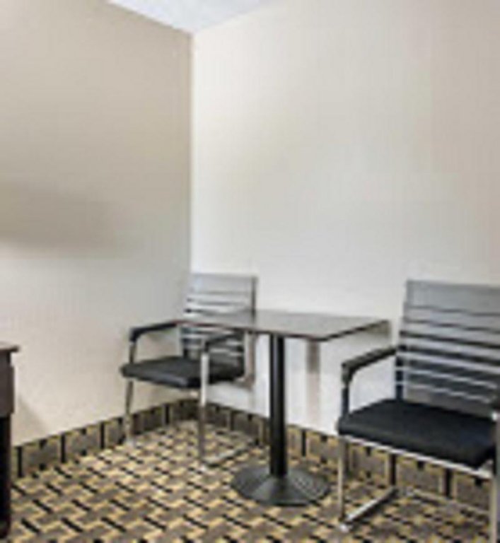 Фото Clarion Inn & Suites Kissimmee-Lake Buena Vista South